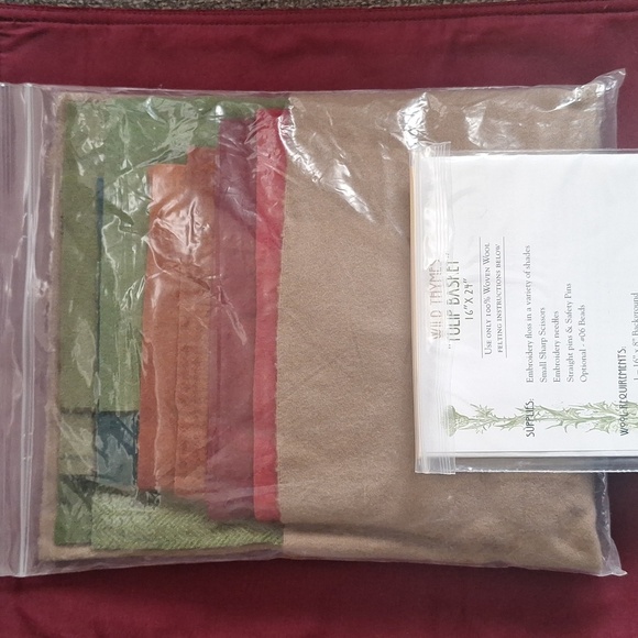 Wild Thymes Pattern Co Original Wool Heirloom Creation "Tulip Basket" 16"×24" - Picture 5 of 8